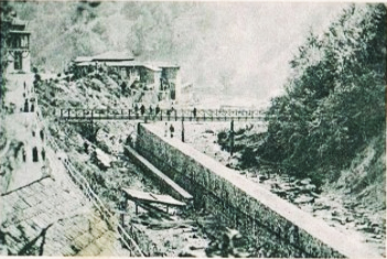 Construirea drumului către izvoare, în dreptul izvorului Sf. Spiridon
